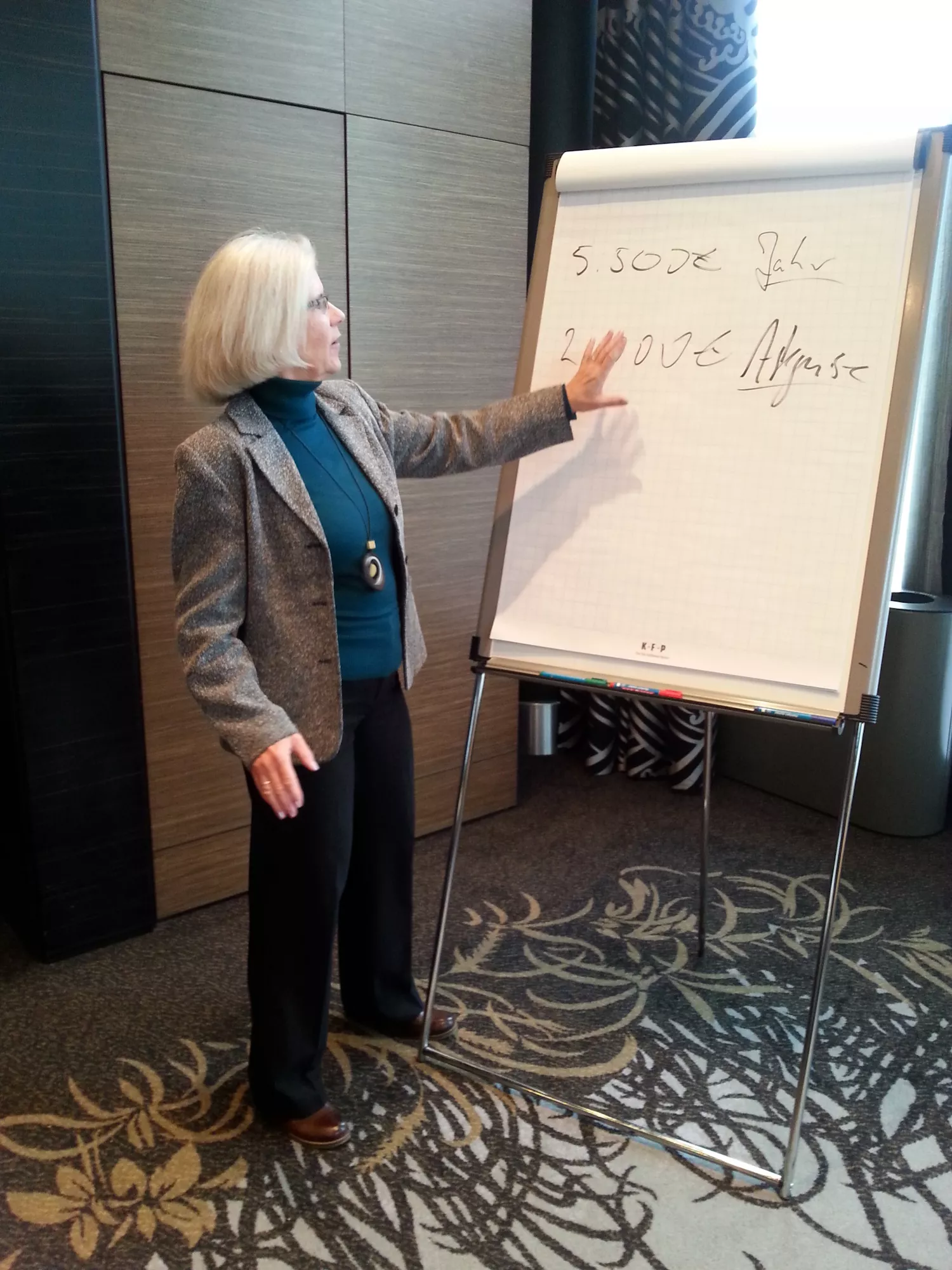 Dr. Sabine Oranien am Flipchart