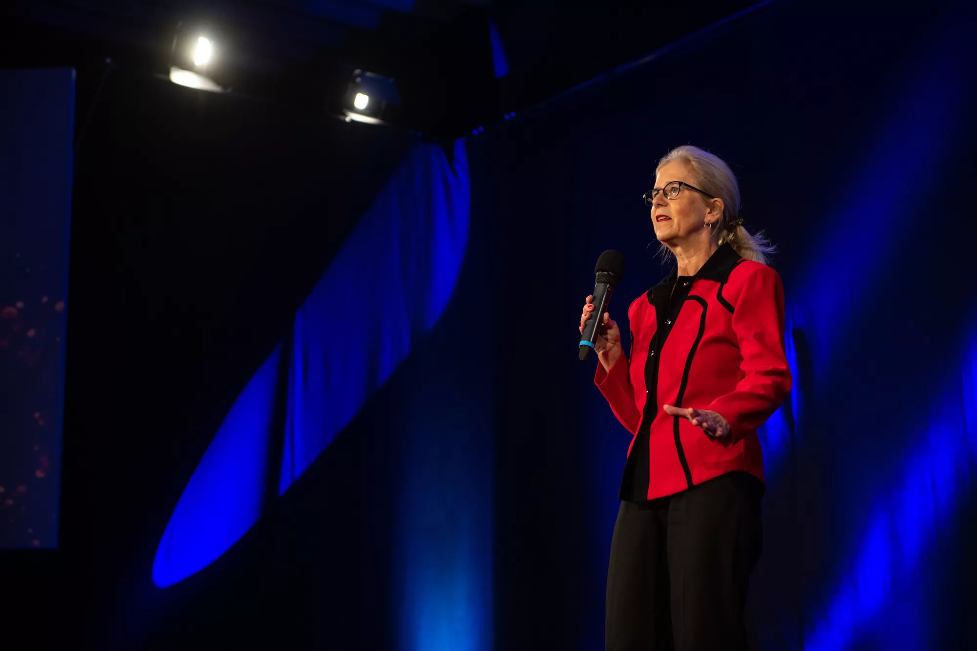 Dr. Sabine Oranien auf der Bühne